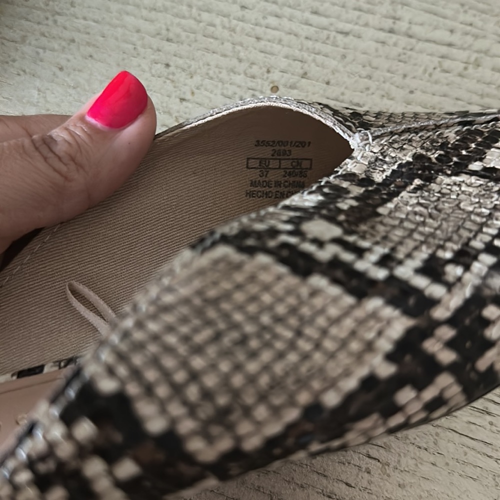 🛍️SALE🛍️ Zara Trafaluc Faux Snakeskin Flat Mules - Picture 6 of 6